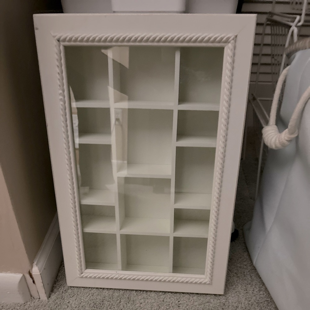 Display case,jewelry box,trinket keeper. Hang on wall or place on table.